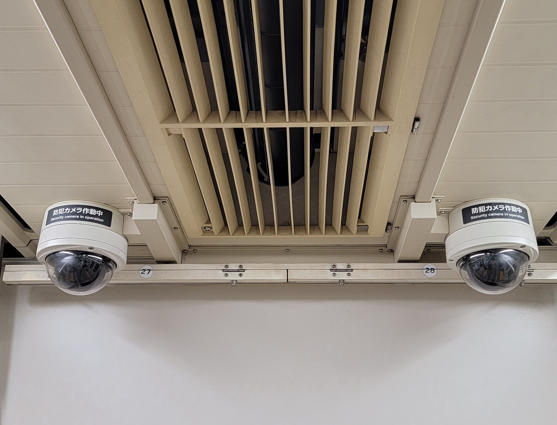 rumah modern dengan paket CCTV rumah